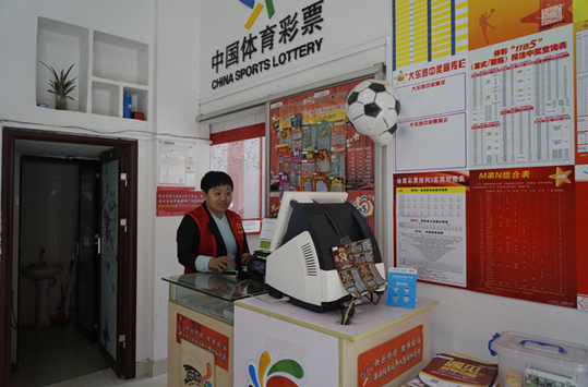 这是喷鼻港80年月的典型黑帮片。此次，黑道老迈龙哥派出得力杀手阿伦（谭咏麟 饰）赴台暗算本地的毒枭，老二白狼以为龙哥信不外他，因此心生不满。白狼手下阿徐则早就想自立门户，因而假借白狼的名号黑暗贩毒。阿徐得知龙哥的次子嗜毒如命，逐设下骗局引他上钩，逼他运毒。在黑社会一场混战中，龙哥不幸身亡，阿徐伺机血洗灵堂，一举覆灭了龙家的人和凭借的黑社会权势。龙哥的贴身保镳肥宝与龙哥的第六个儿子（刘德华 饰）由于恰好不在而逃过年夜难，一场复仇步履睁开了。